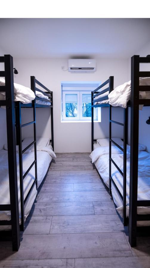 Hostel Evropa Nikšić Zewnętrze zdjęcie